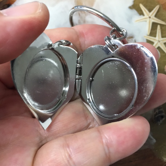 🖤Silvertone Heart locket U keychain - Picture 7 of 12